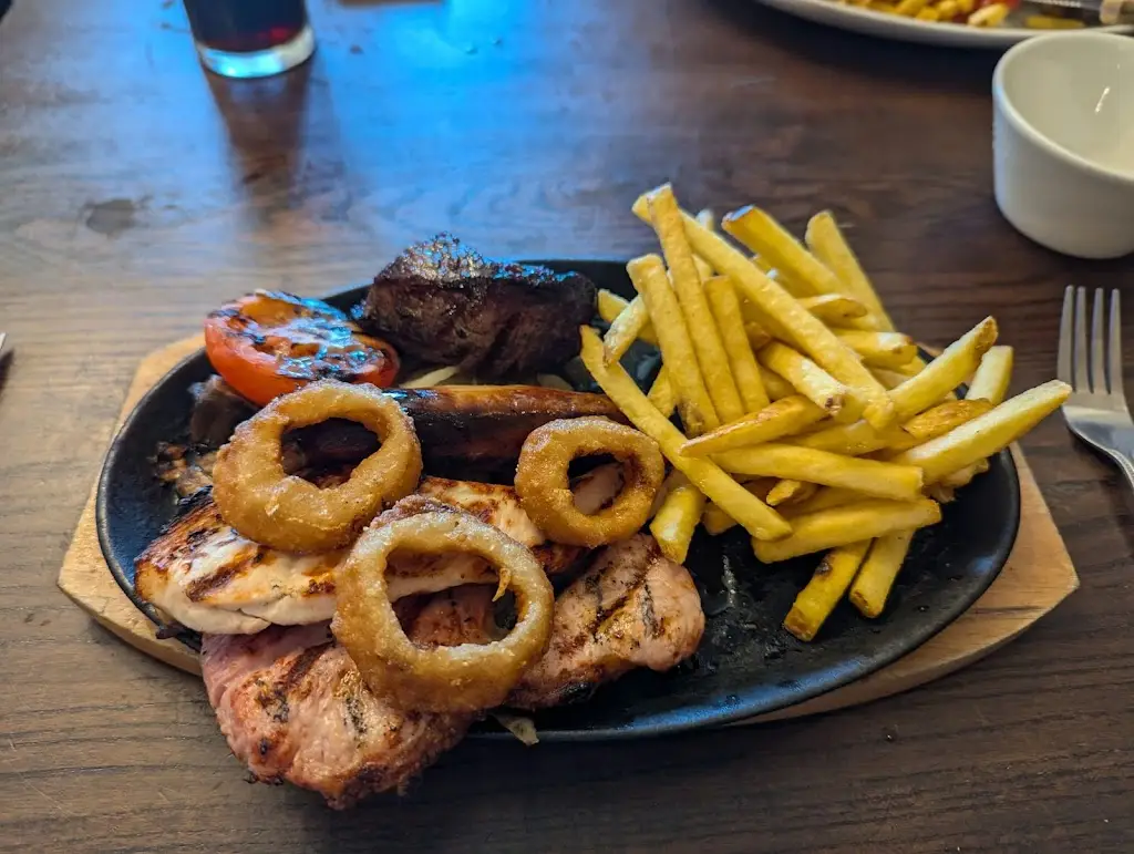 Menu_The Three Horse Shoes_Auckley_image_7