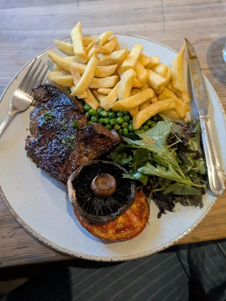 sarah tracy_The White Swan, Gressenhall_East Dereham_review