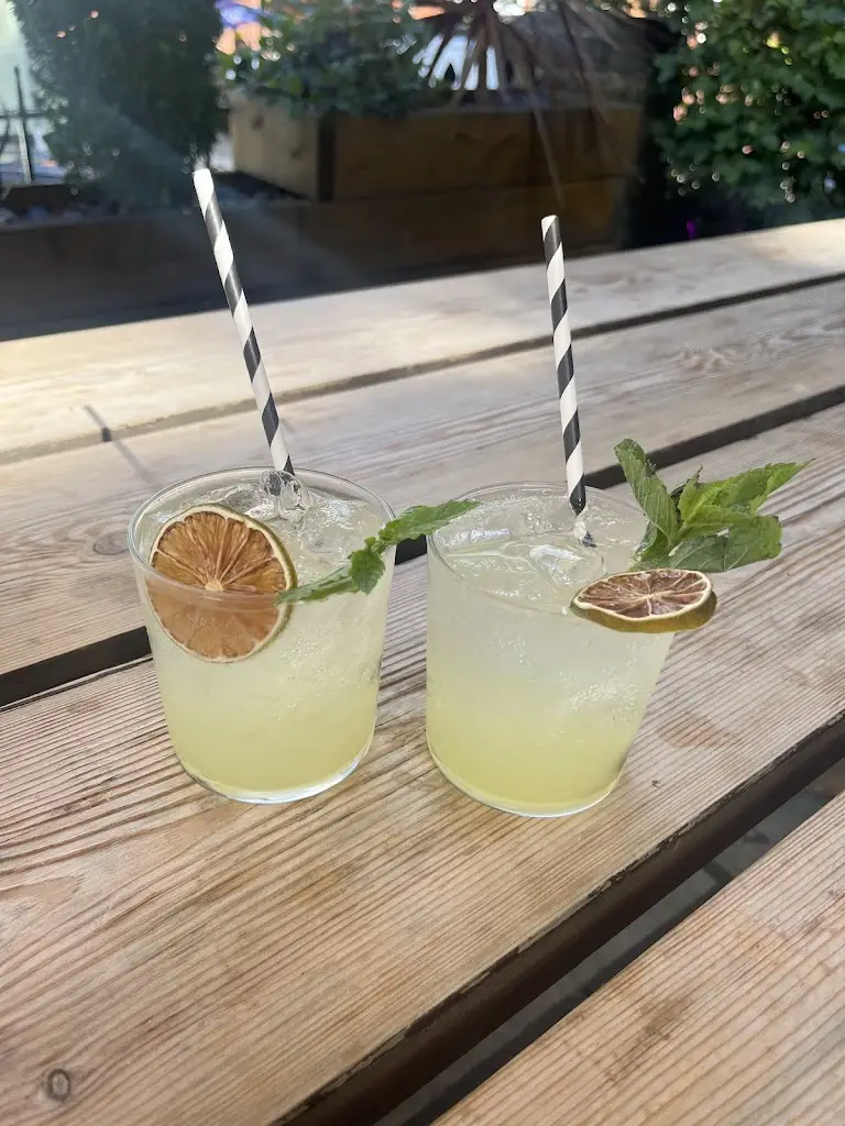 Sarah Weston_Fables Coffee House_Edwinstowe_review