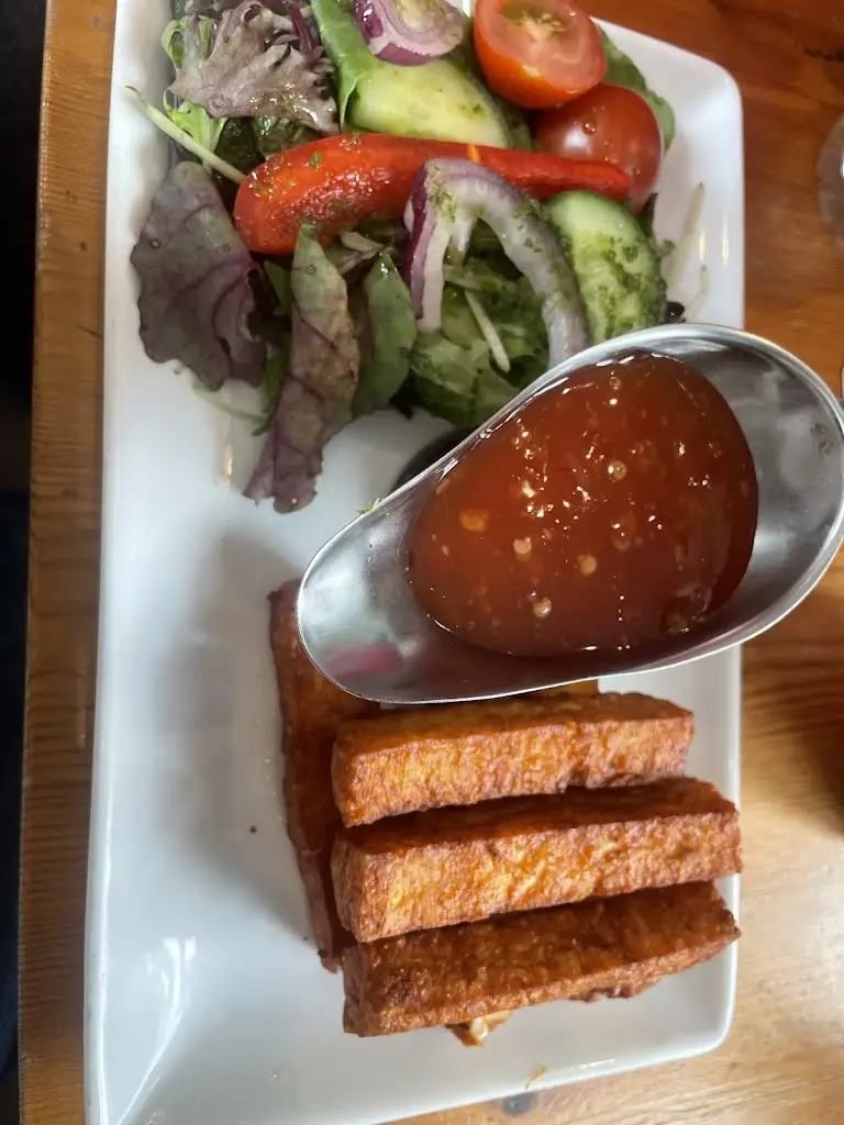 C H_Black Bull Inn_Edgworth_review