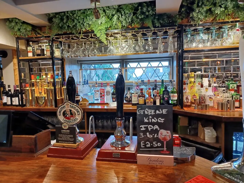 Jan Rhodes_The White Horse_Edgworth_review