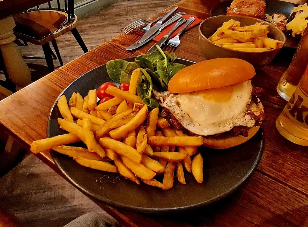 Ben_The White Horse_Edgworth_review