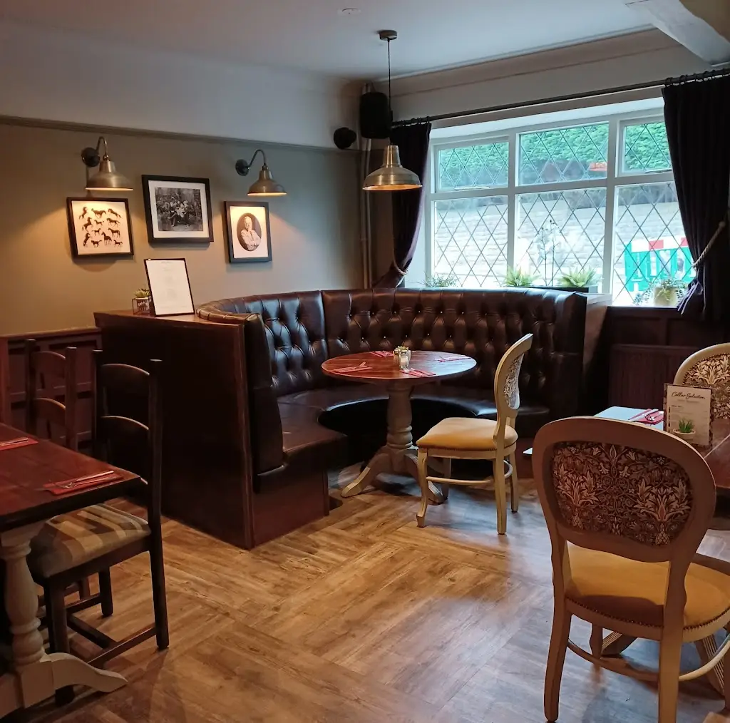 The White Horse_Edgworth_slider_image_3