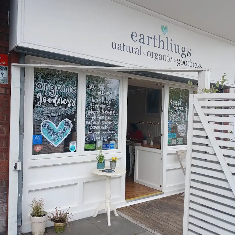 Earthlings_Edgworth_slider_image_1