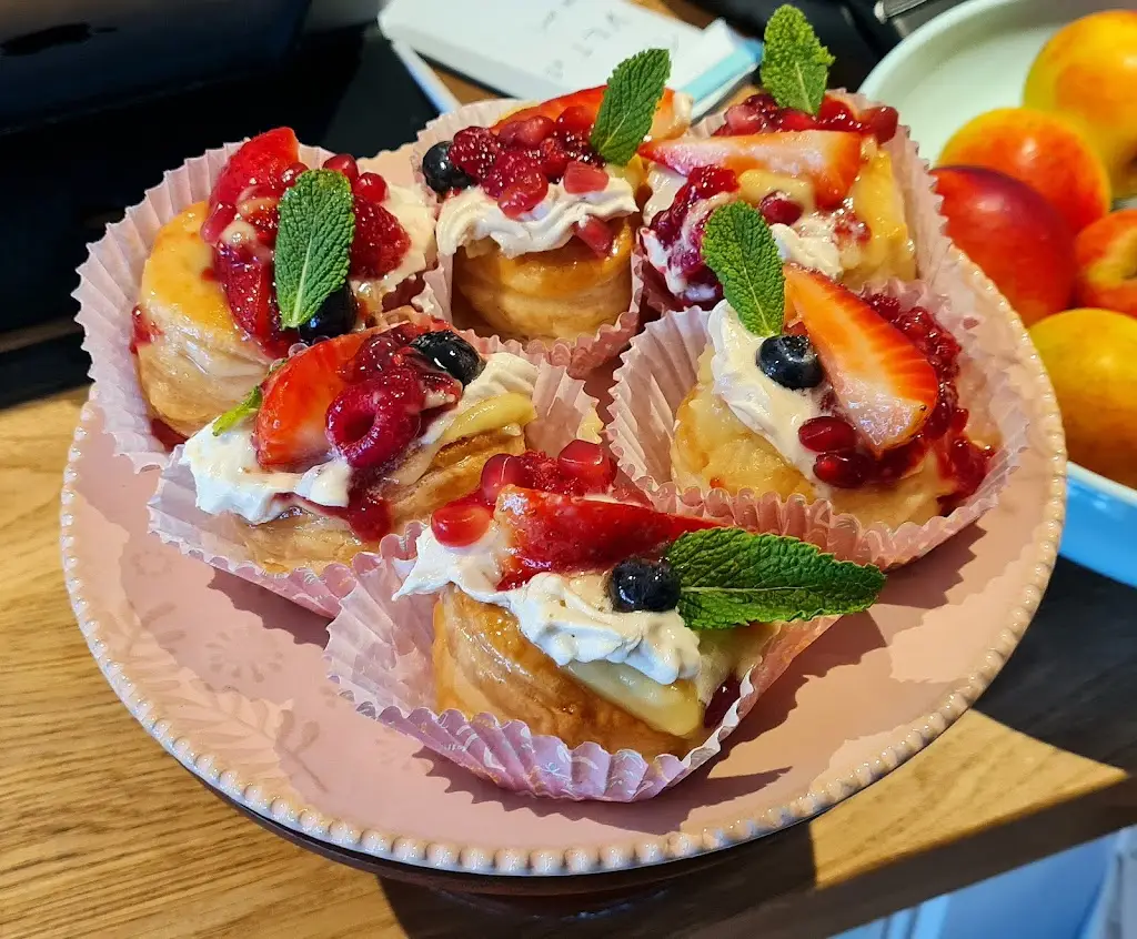 Earthlings_Edgworth_slider_image_2