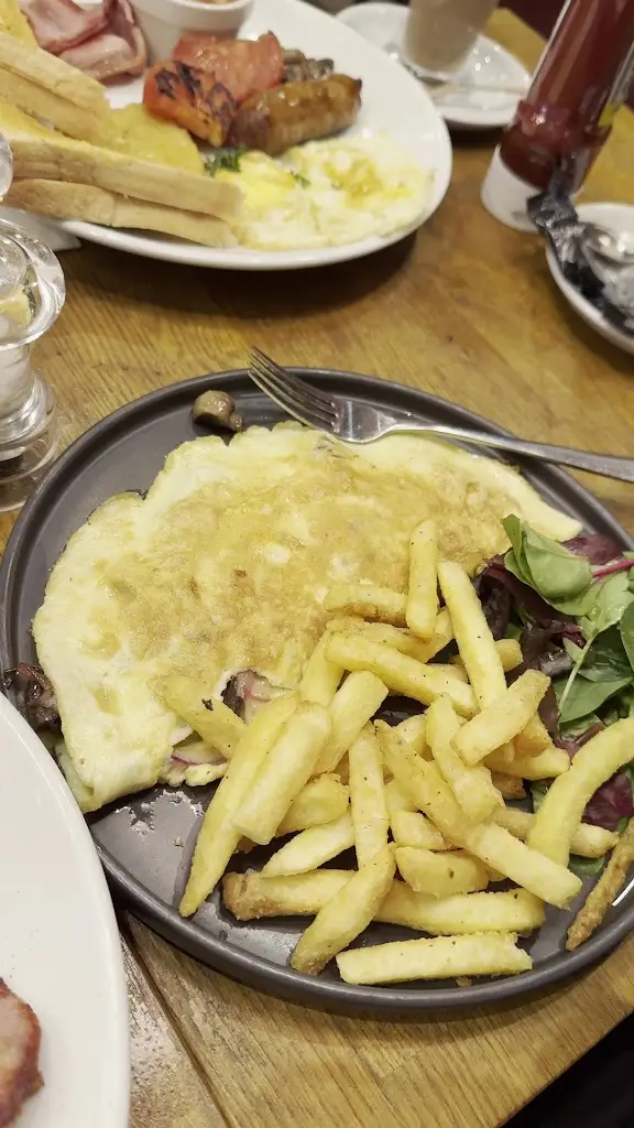 Roxi Mediterranean Restaurant_Eight Ash Green_slider_image_2