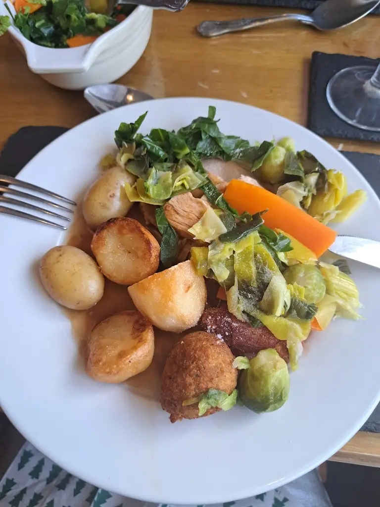 Janet Hall_The Bell Inn_Astwood Bank_review