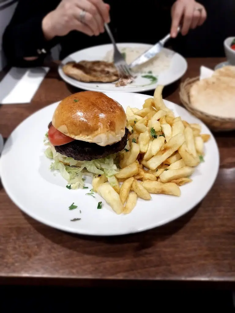 Yitzy Schweitzer_Aviv Restaurant_Edgware_review