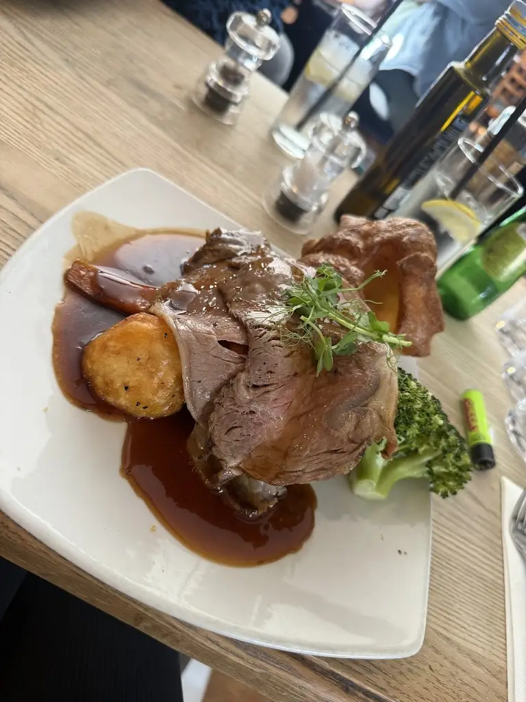 Jessamina Mohseni-Azar_The Court House_Elmstead Market_review