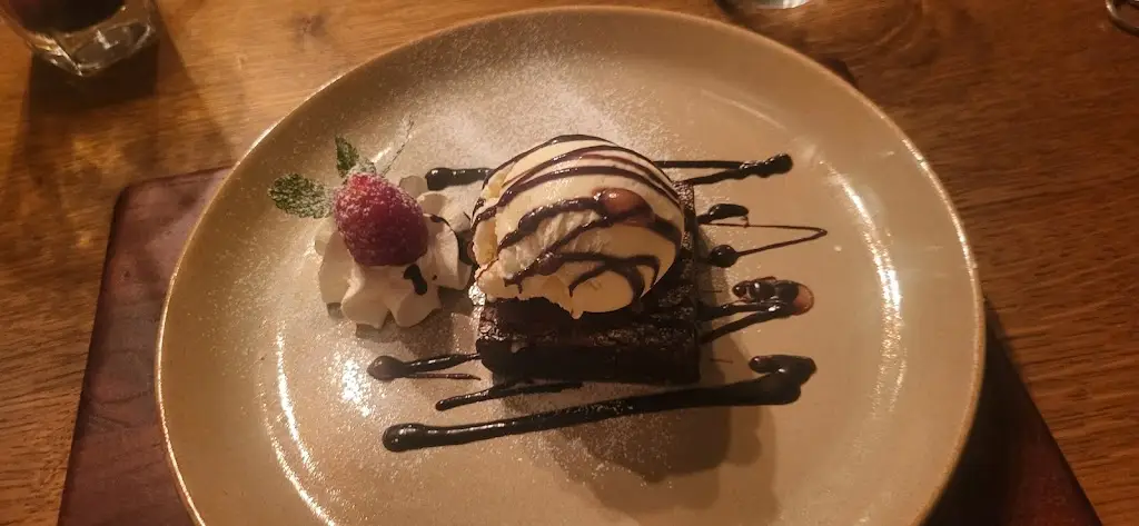 Thusitha Dissanayaka_The Cock Inn_Eccleshall_reseña