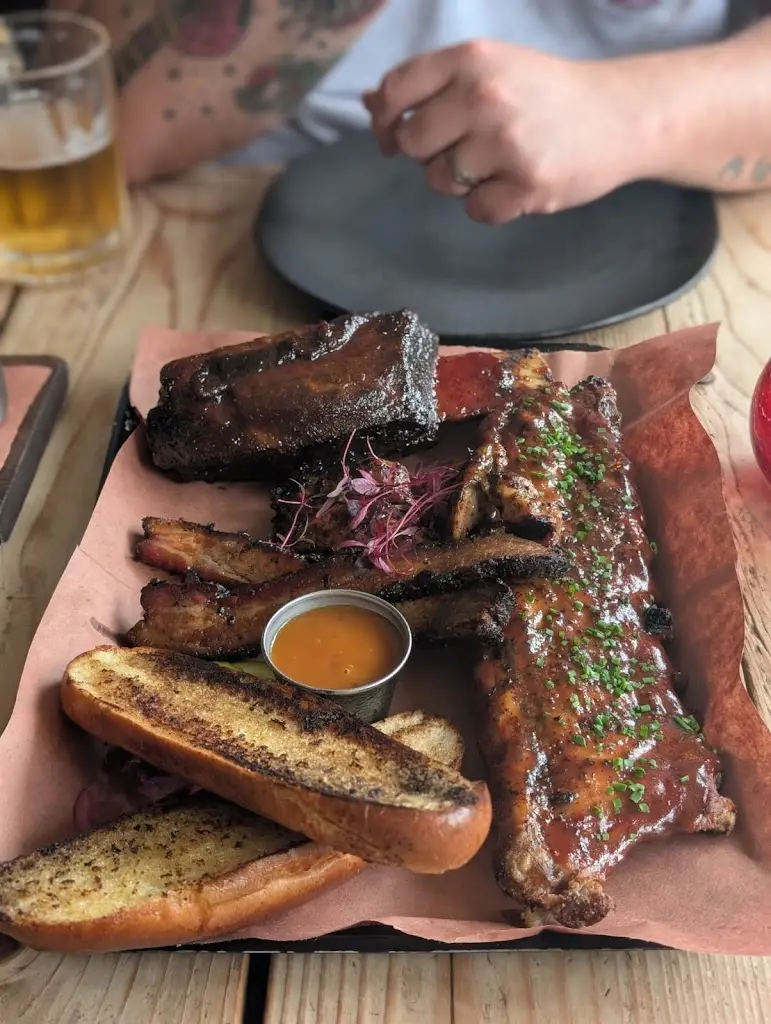 Christopher Whelan_Smoke & Rye_Eccleshall_reseña