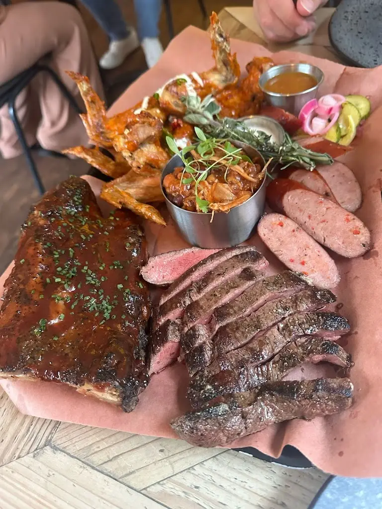 Ashley Ellis_Smoke & Rye_Eccleshall_reseña