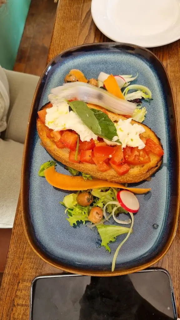 Jade Carroll_2Amici Hollywell Green_Elland_reseña