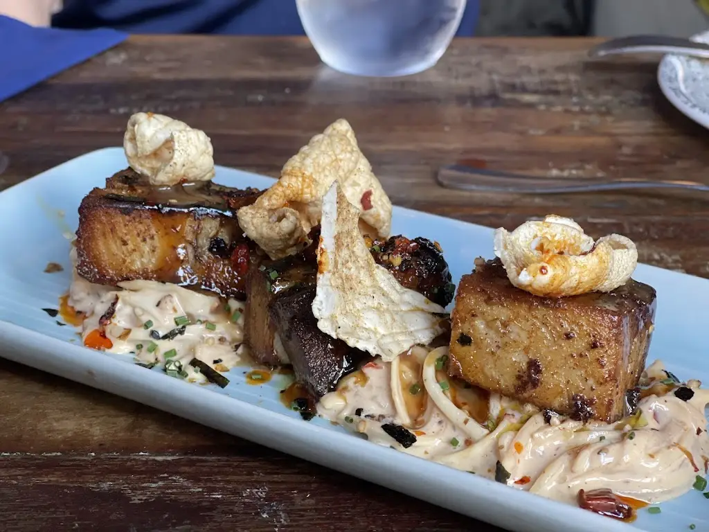 E N G I N E • SOCIAL • DINING_Elland_slider_image_2