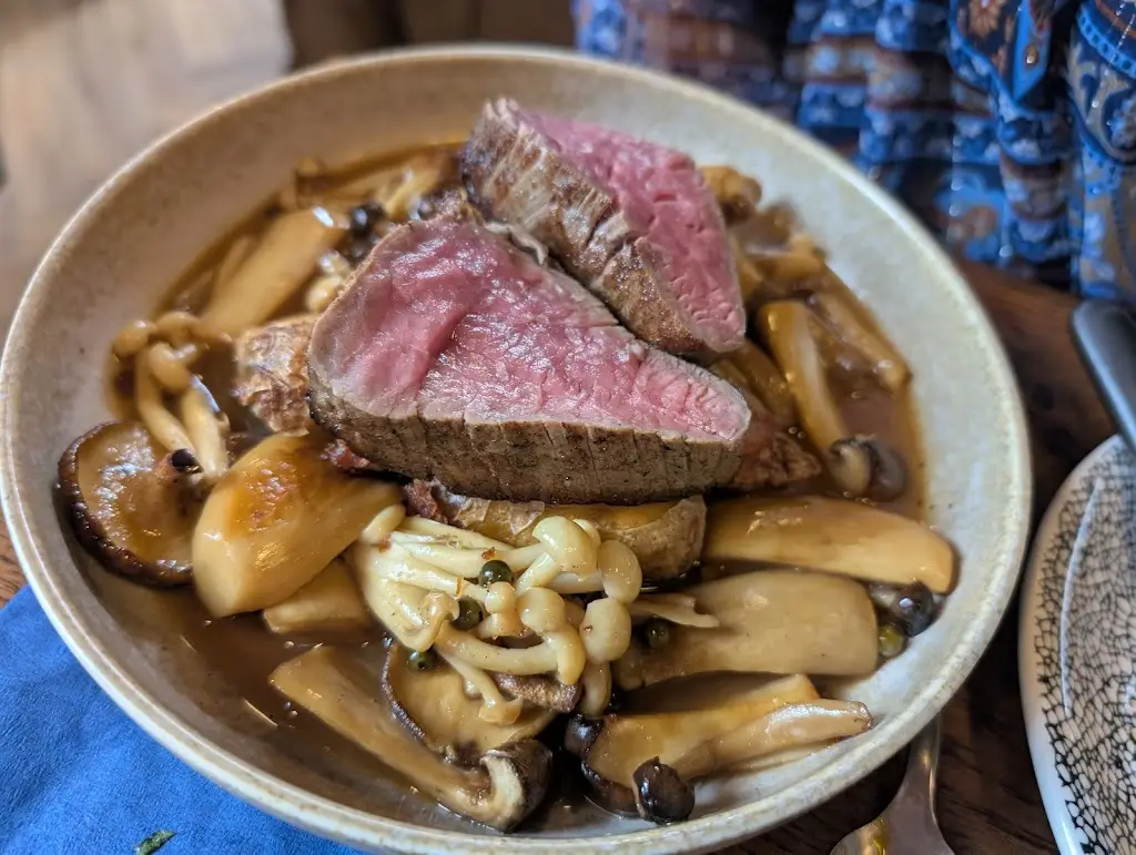 E N G I N E • SOCIAL • DINING_Elland_slider_image_3