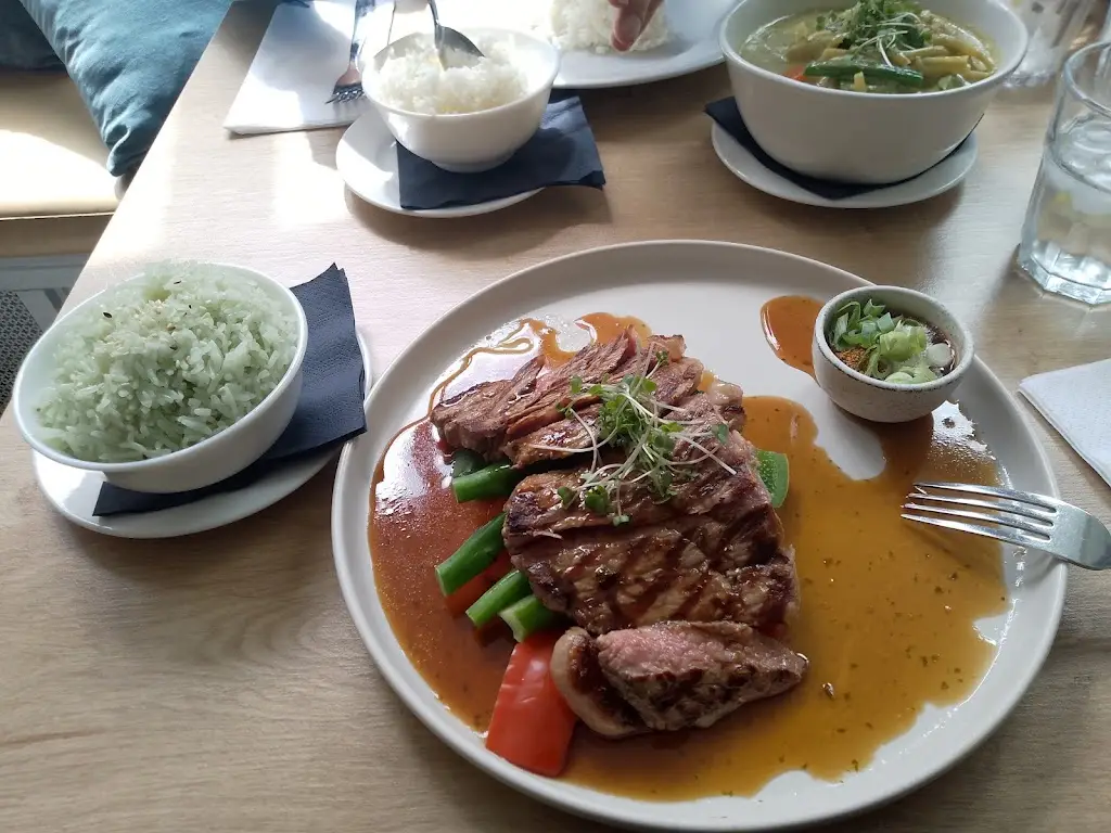 Thai Mere Restaurant_Ellesmere_slider_image_3