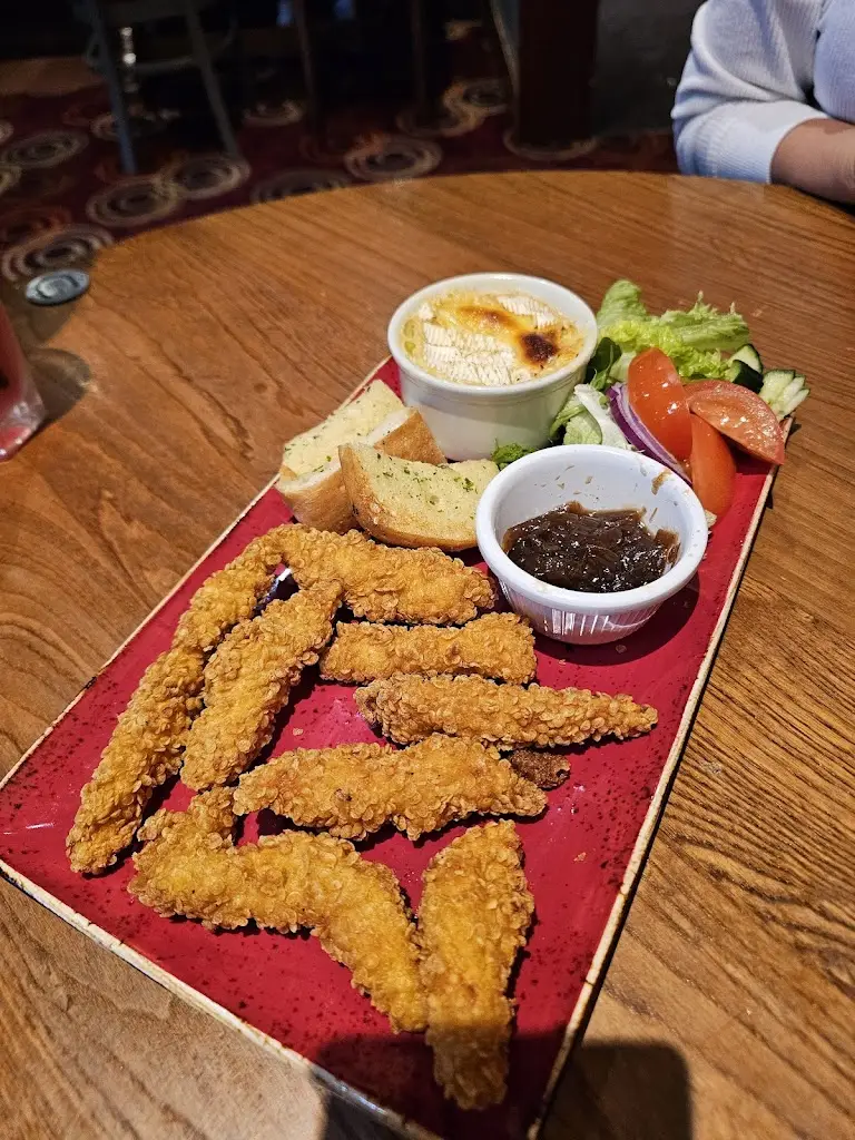 Canon Yau_Cheshire Oaks_Ellesmere_review