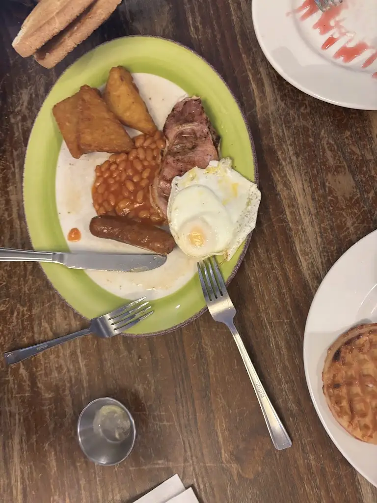 Nana Yaa Obour_Cheshire Oaks_Ellesmere_review