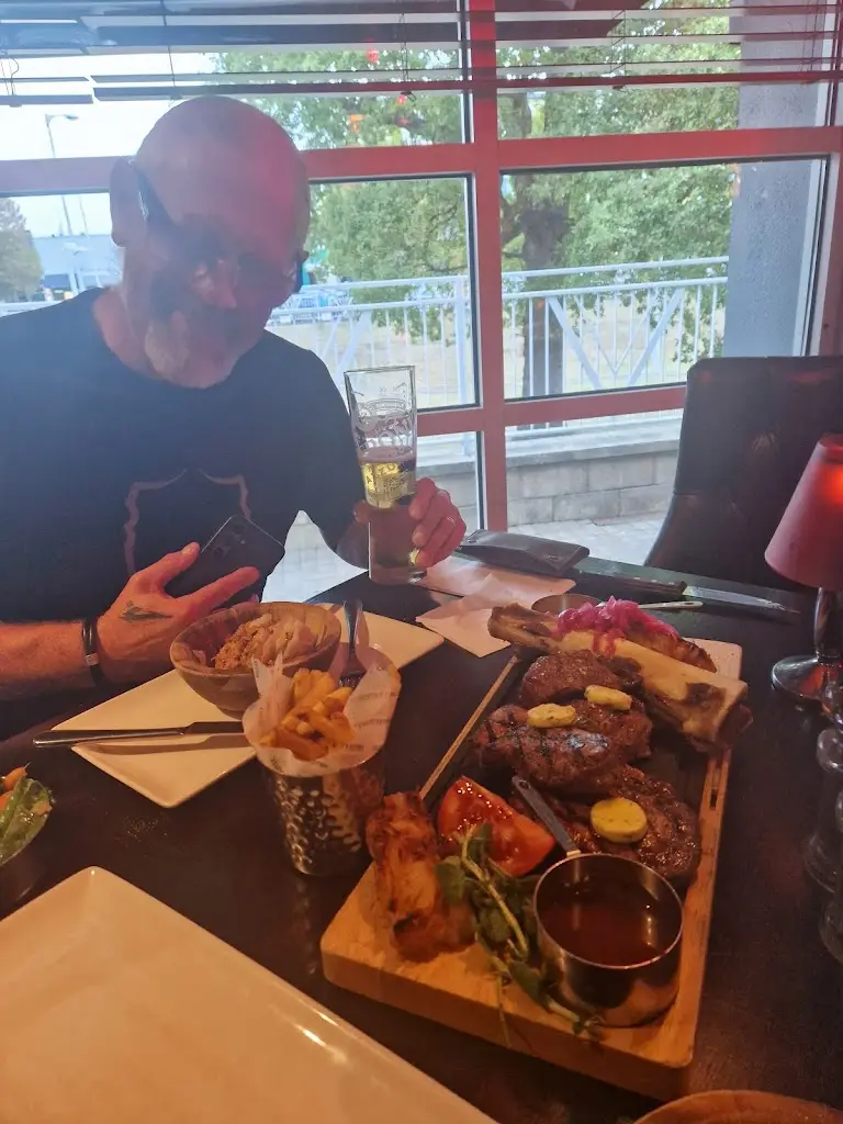 Mel Dickinson_Miller & Carter Cheshire_Ellesmere_review