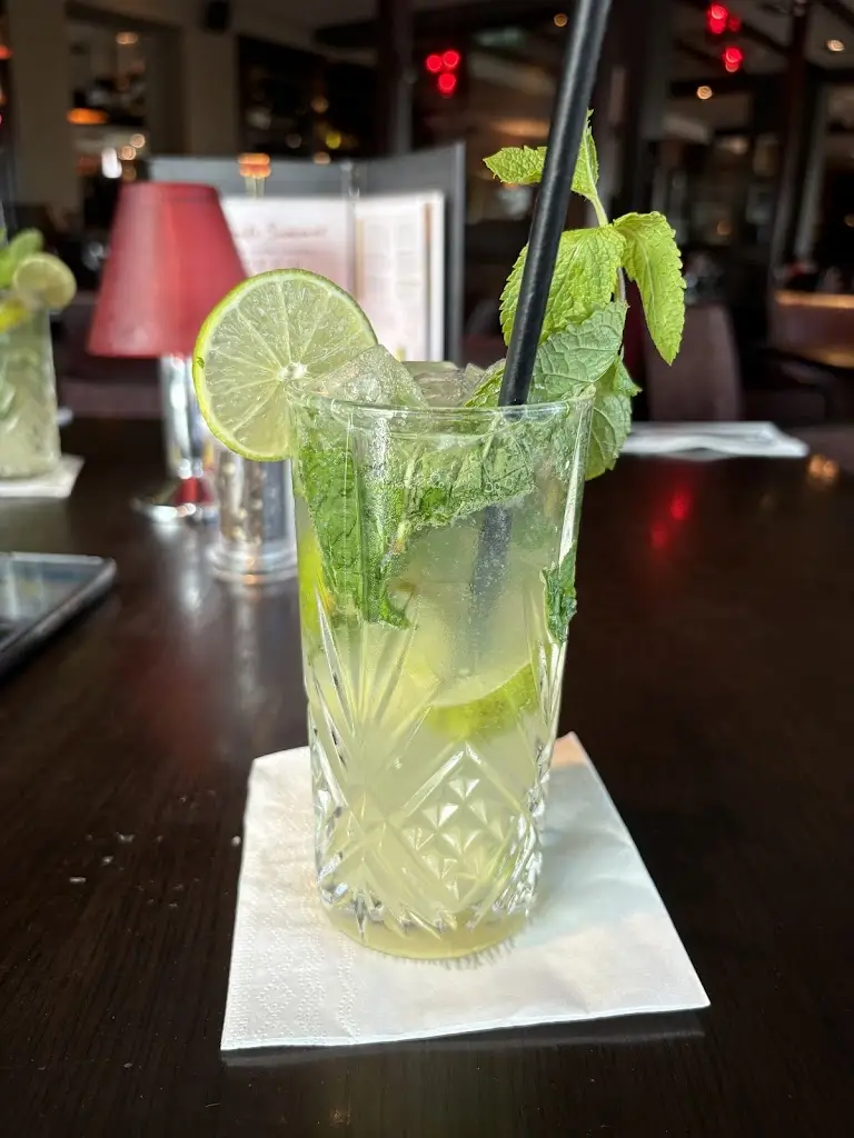 Bethan W_Miller & Carter Cheshire_Ellesmere_review