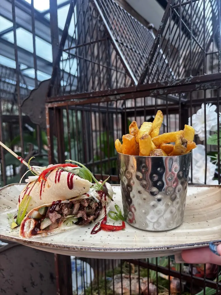 The Garden Bar & Restaurant, Monton_Eccles_slider_image_3