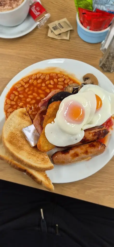 daniel bourke_The Bay Café_Astwood Bank_review