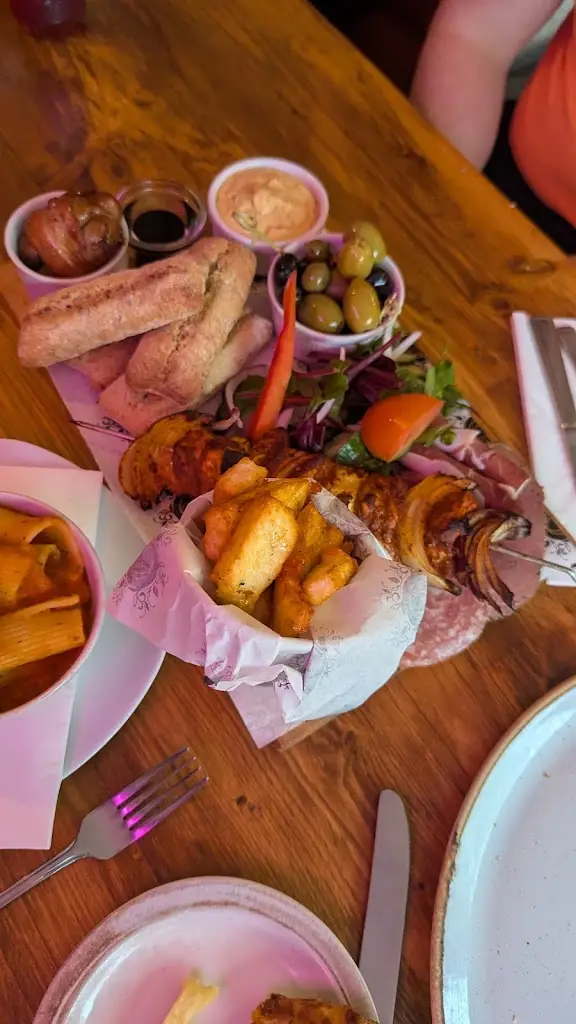 Emma Mullock_The Waterside Bar, Rooms & Restaurant_Eccles_review