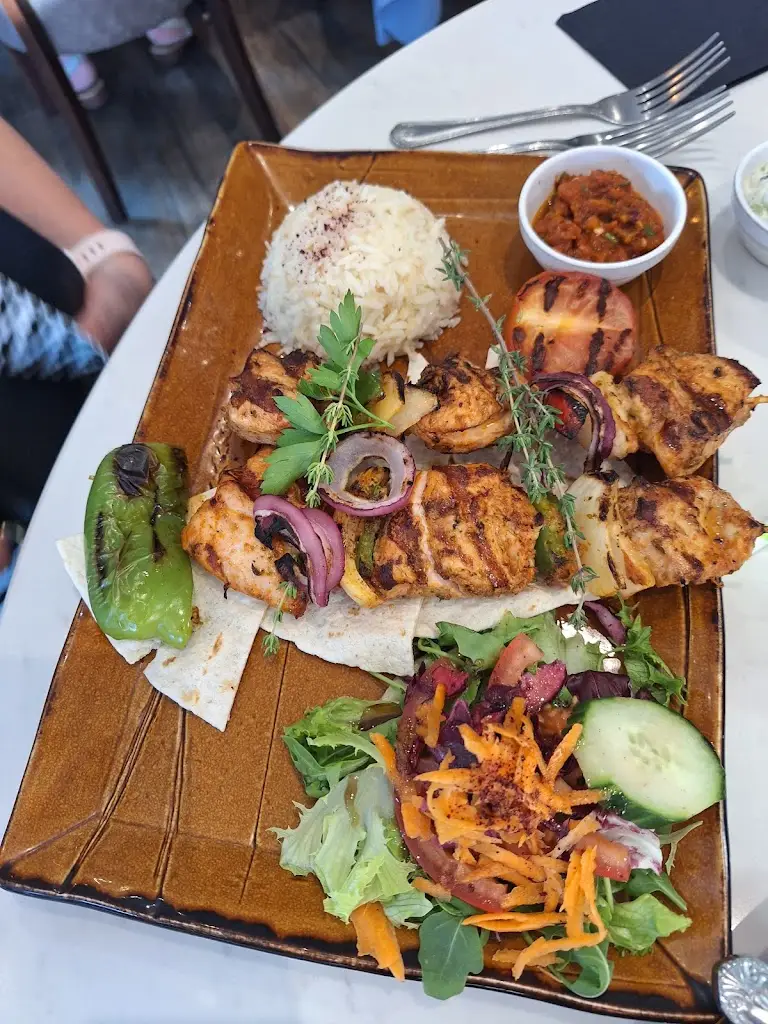 Kirsten Stewart_Dino's Bar & Kitchen, Monton_Eccles_review