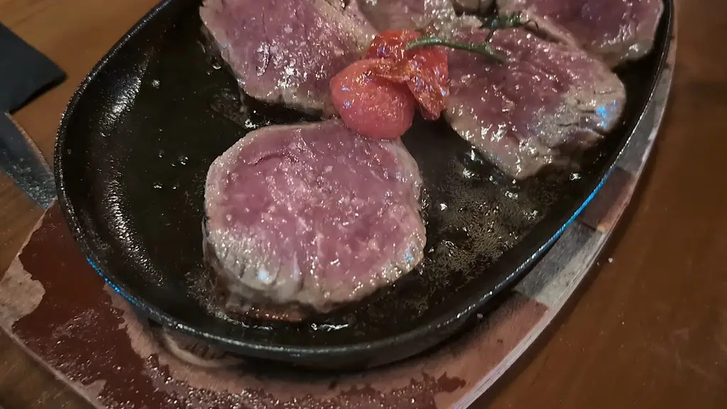 Mo Al-Enbaree_Noir Steakhouse_Eccles_review