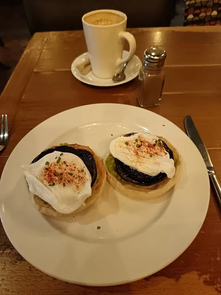 Stephen Mooney_The Blue Bell_Eccles_review