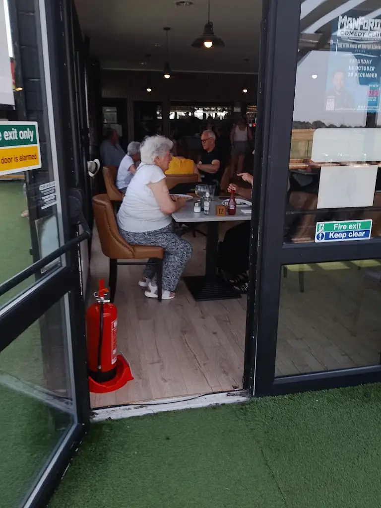 Keith Anderson_The Club House_Eccles_review