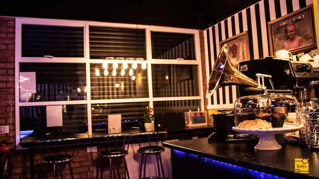 Yetti's Kitchen restaurante en Eccles