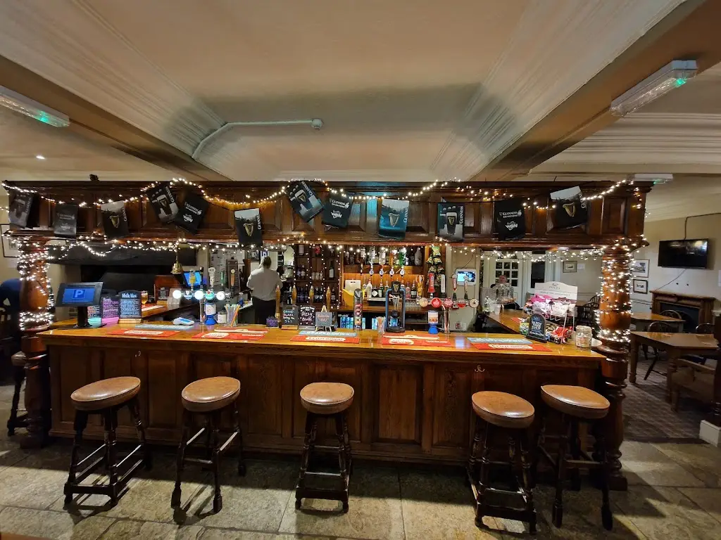 Golden Fleece_Elstead_slider_image_3