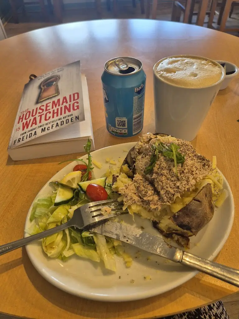 Kayleigh Sandom_The Pavilion Cafe_Elstead_review