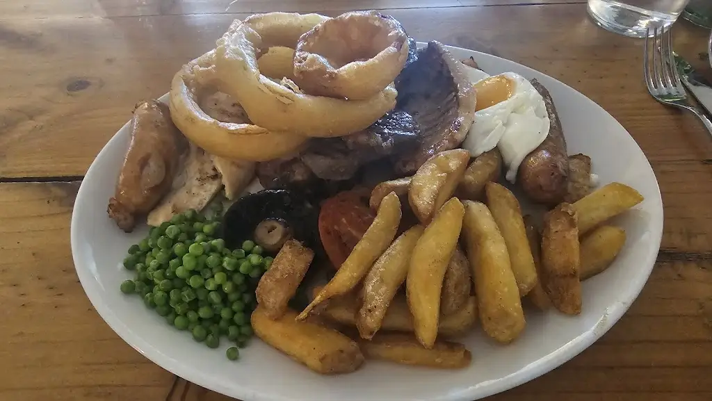 Chris Fields_The Twisted Trout_Empingham_review