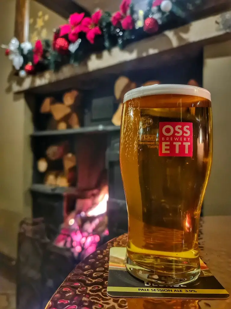 Chris Oxley_White Horse_Emley_review