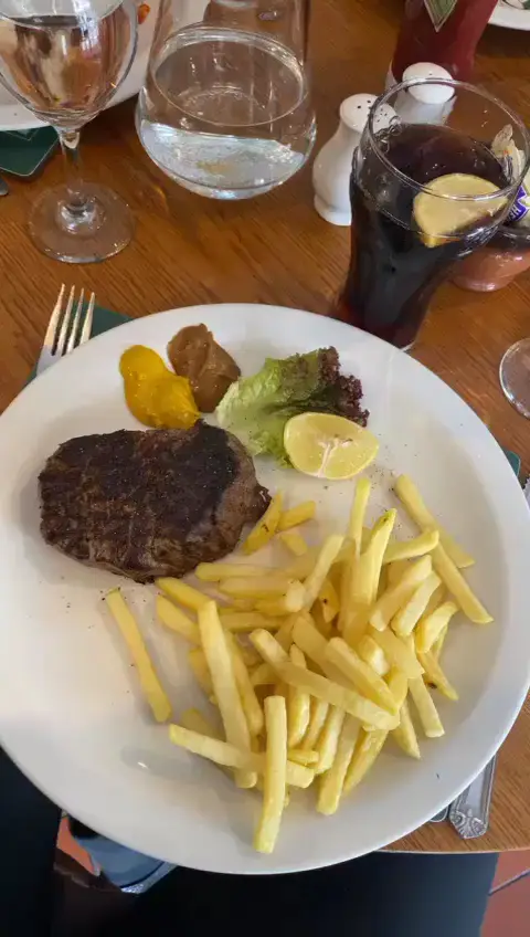 Villa Rosa_Egham_slider_image_2