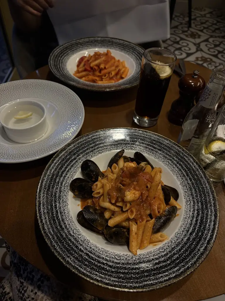 Khadija Davies_Caffe Gondola_Egham_review