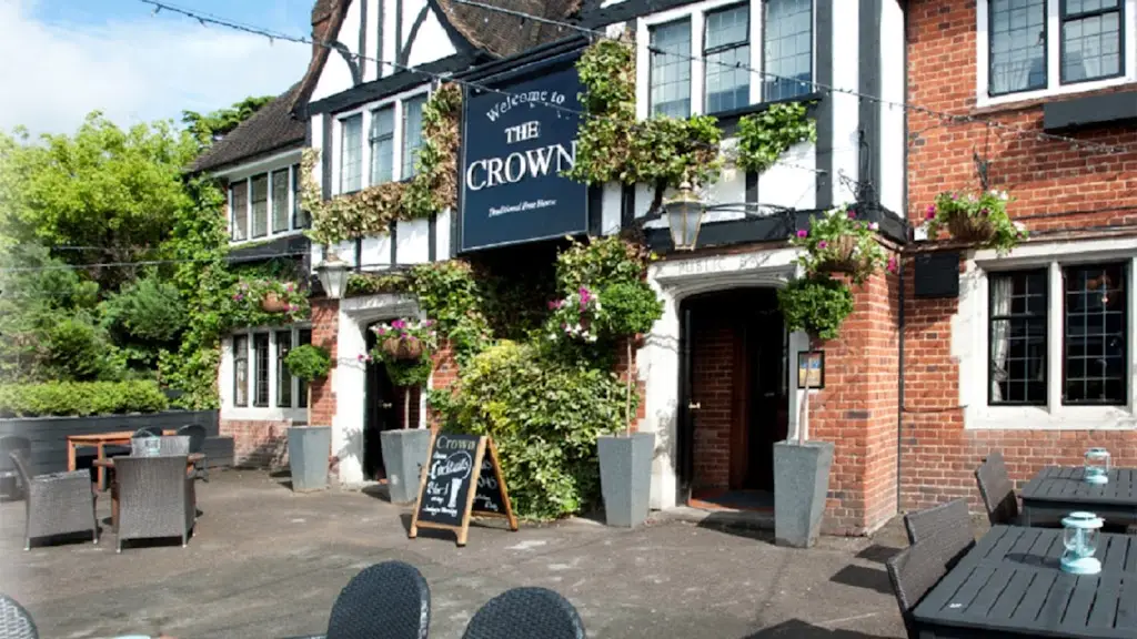 Crown Egham restaurant in Egham