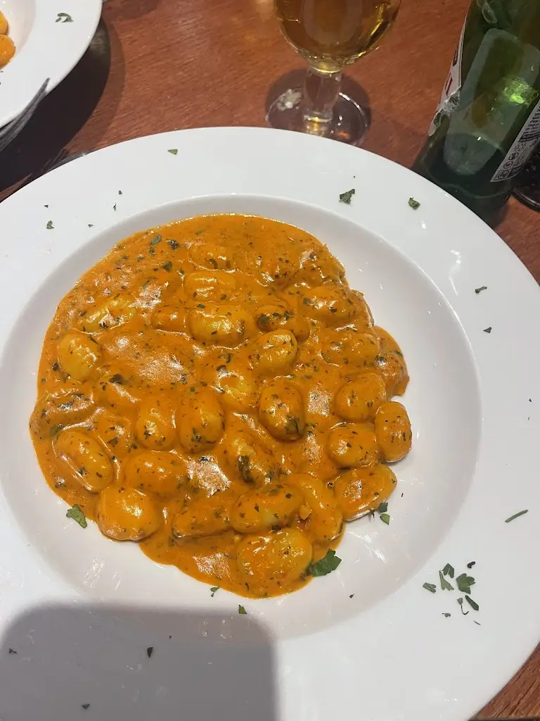 candela calleja_Bellini Egham_Egham_review