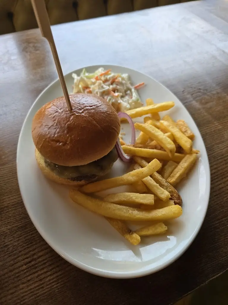 Adam Bright_The Highwayman Cookhouse + Pub_Eaton Socon_review