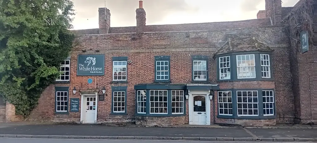 The White Horse Pub & Multi Cuisine Kitchen_Eaton Socon_slider_image_3