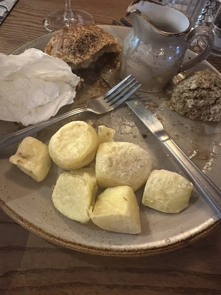 Jacqueline Richardson_The Crown_Eaton Socon_review