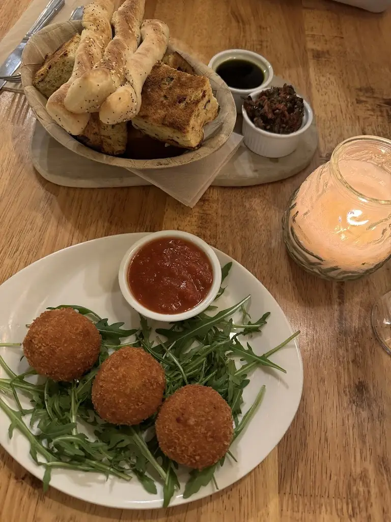 Kiera Oldroyd_Il Girasole_Eaton Socon_review