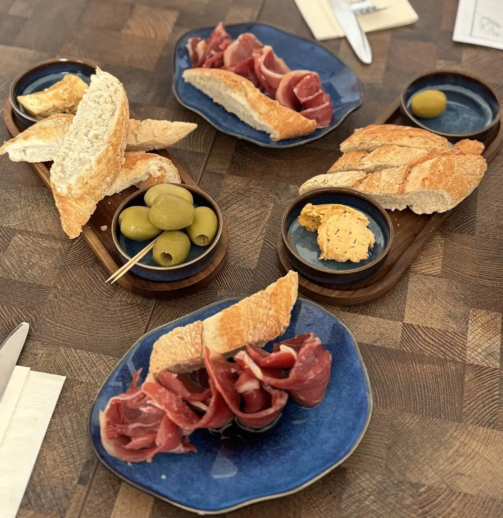 Amy Timmins_Vino Tapas and Wine_Eaton Socon_review