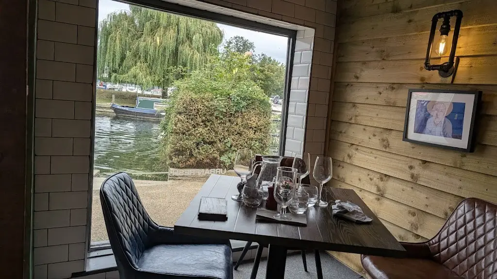 Ant L (Funky Dog)_Urban Fresh Ely_Ely_review