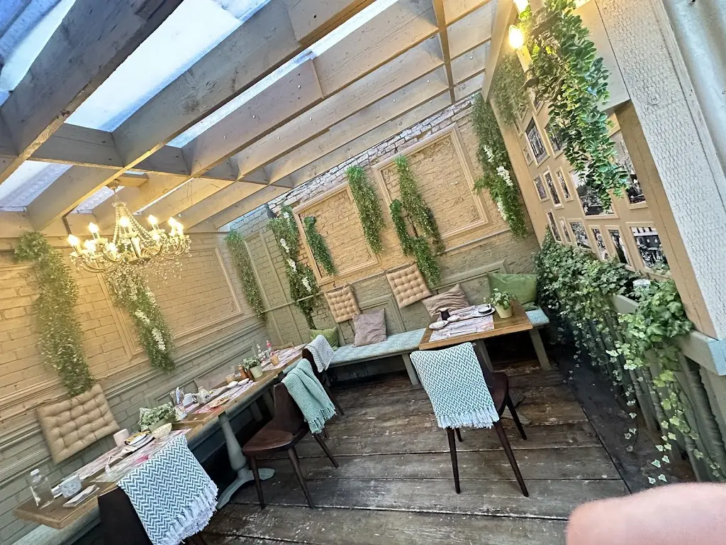 Alyssa Castaneda-Padilla_Sushi And Salad Ely_Ely_review