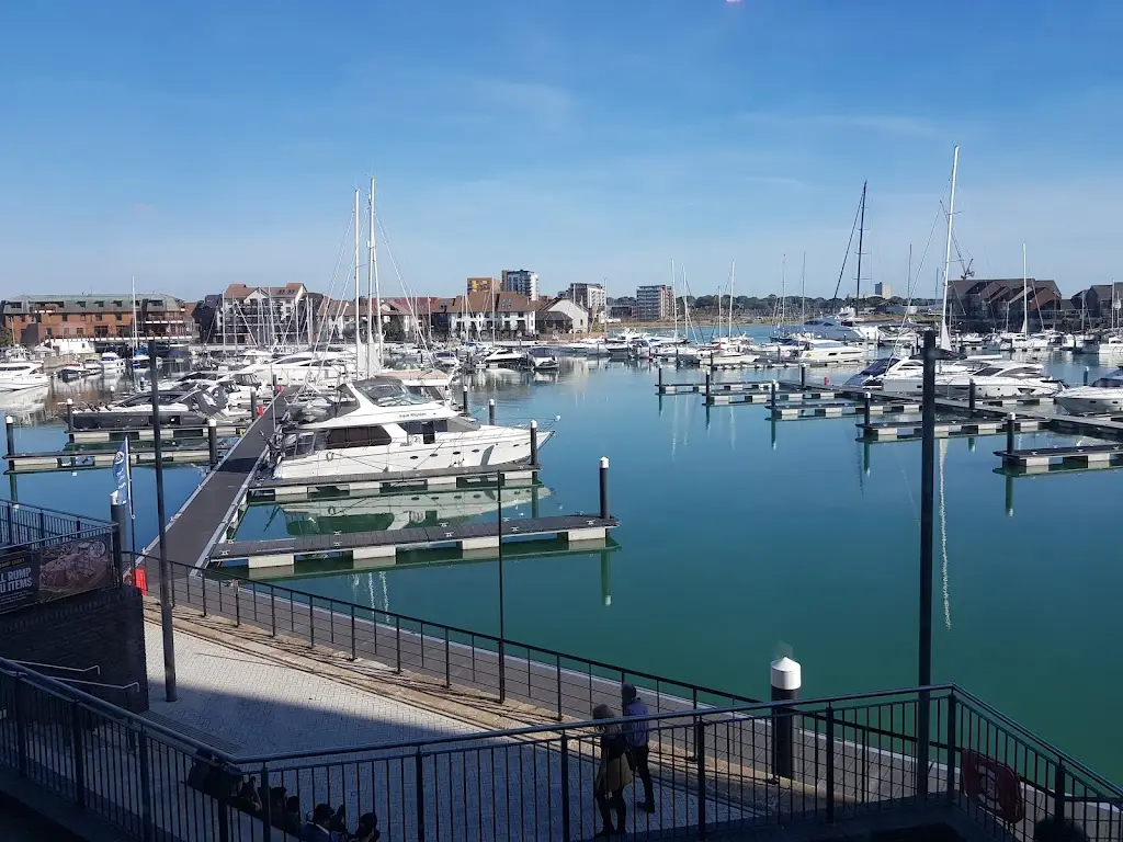 Caballo Lounge_Epsom_slider_image_3