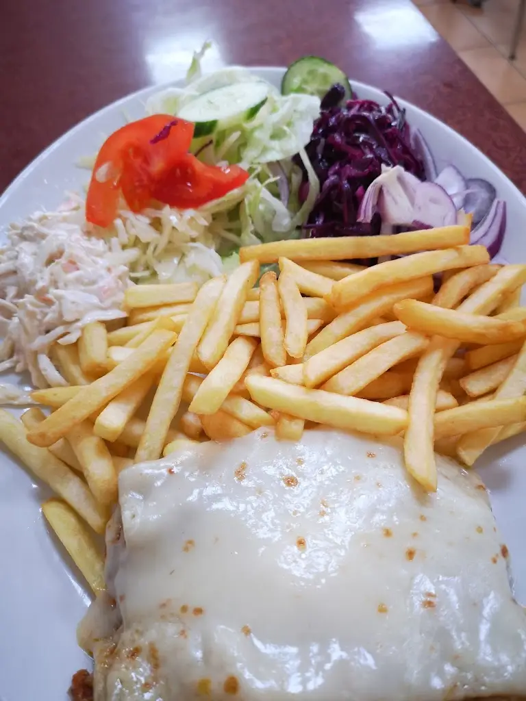 Gáborné Adácsi_Thames Cafe ERITH_Erith_review