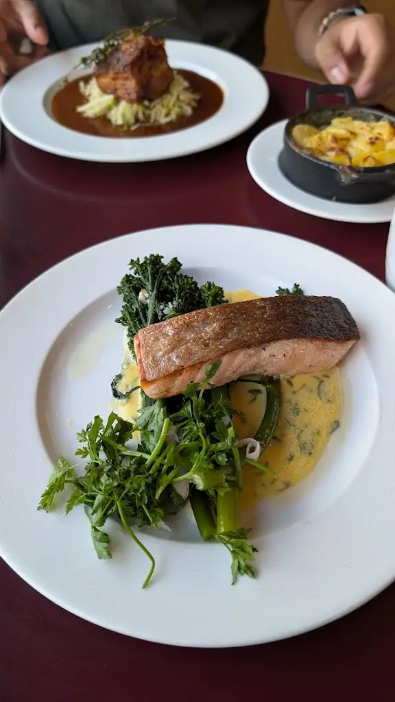 Szidónia Bogányi_Côte Windsor_Eton_review